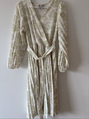 Ashly & Sage , Print Wrap Midi Dress in Cream and Sage